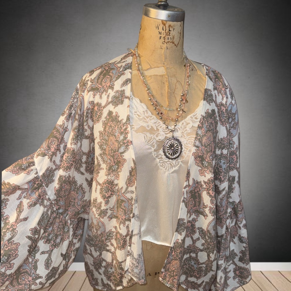 Romantic Angel Sleeve Floral Kimono
